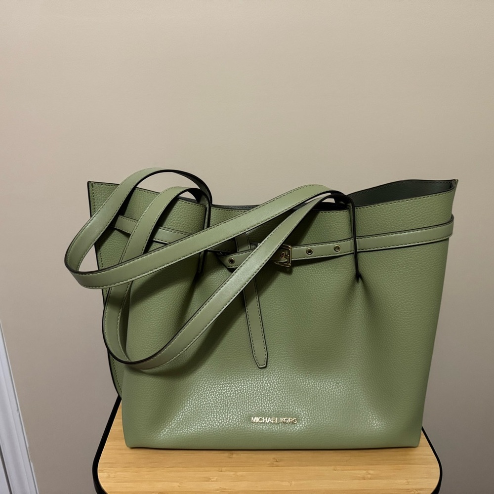 NWT Michael Kors Emilia Large Tote in Light Sage